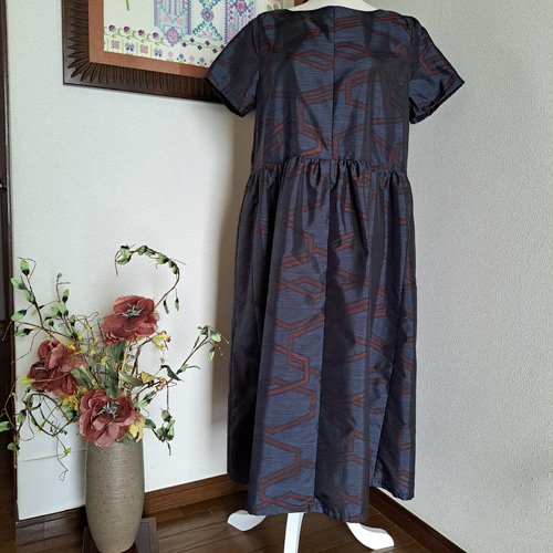 着物リメイク大島紬ワンピース(正絹) ☆着物リメイク/ 大島紬 /正絹/ 半袖 / ギャザーワンピース