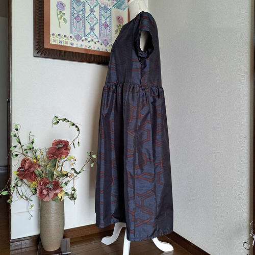 LL 着物リメイク 正絹 大島紬 青 提灯袖ゆったりワンピース 楽天市場】【大島紬リメイクワンピース】1点物創作服ミセス40