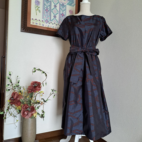 着物リメイク大島紬ワンピース(正絹) 着物リメイク ワンピース 花柄 2WAY ミモレ丈 ギャザー 大人