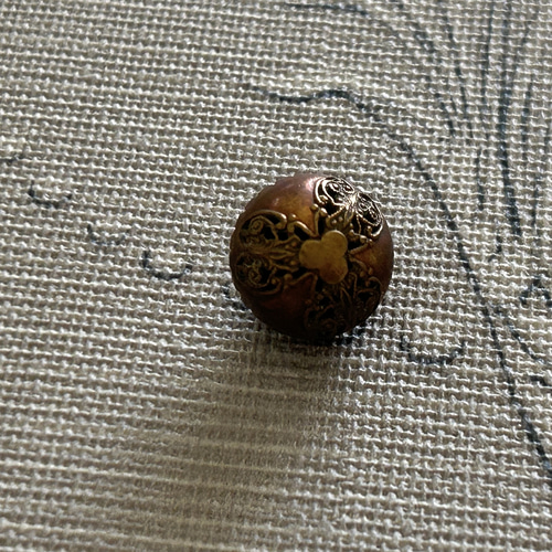 フランスアンティークボタン メタル製 1900年初頭 ドーム型 透かし