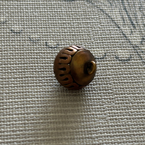 フランスアンティークボタン メタル製 1900年初頭 ドーム型 透かし