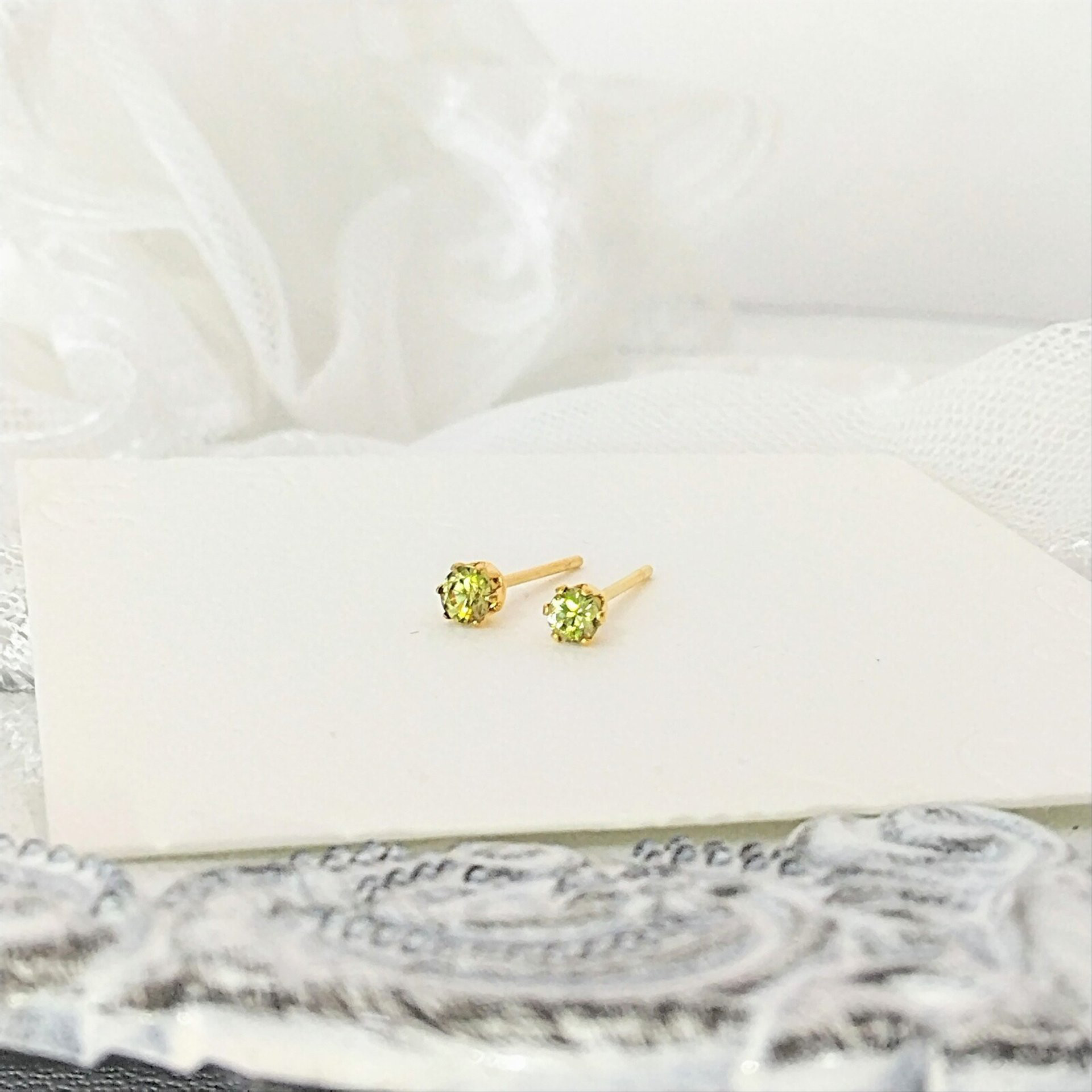 デマントイドガーネットのピアス【金属アレルギー対応】