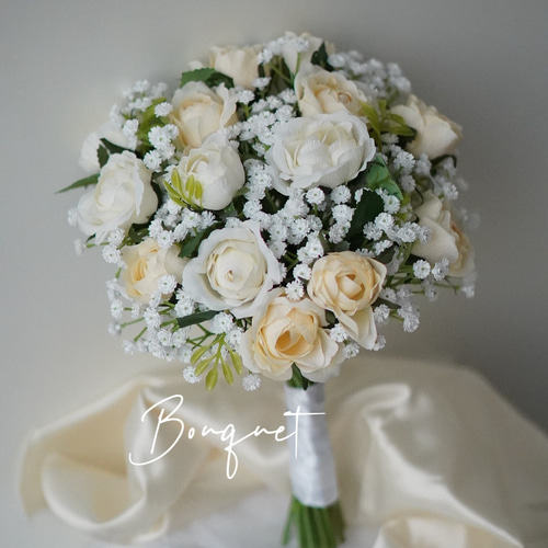 ふわふわ かすみ草とミニバラ アーティフィシャルフラワーブーケ