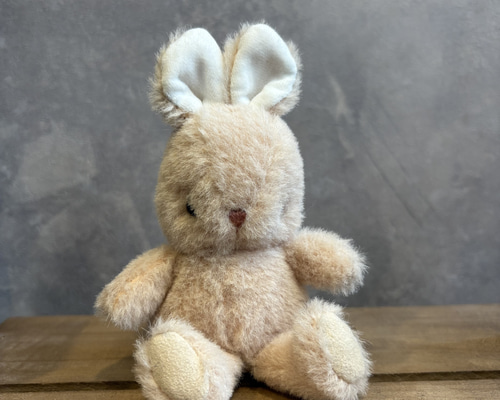 おすわりうさぎのピーチさん ぬいぐるみ atelier mum 通販 19381111