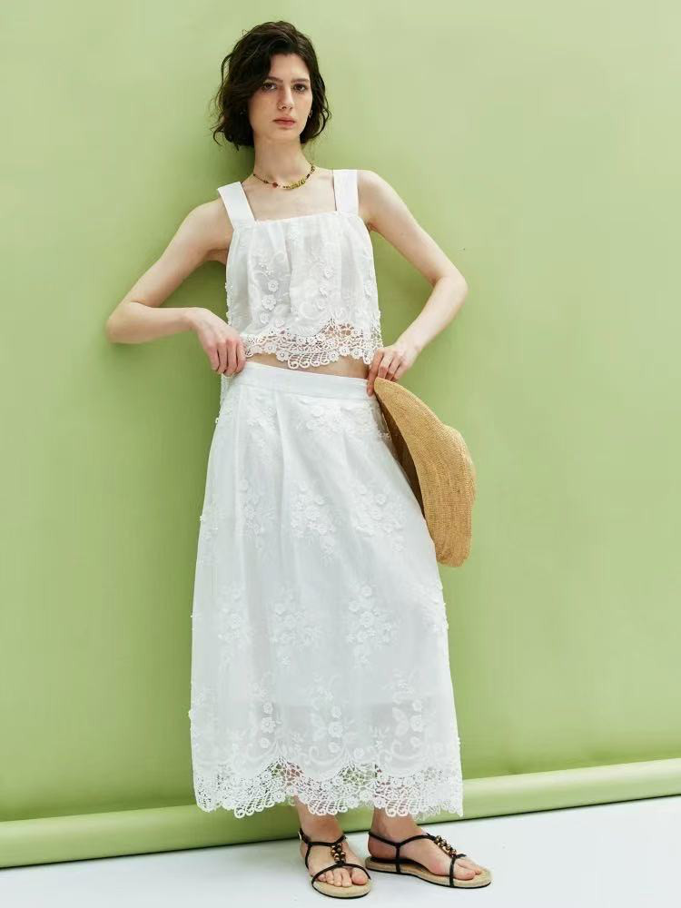 ノースリーブトップス　刺繍トップス　刺繍スカート　ロングスカート