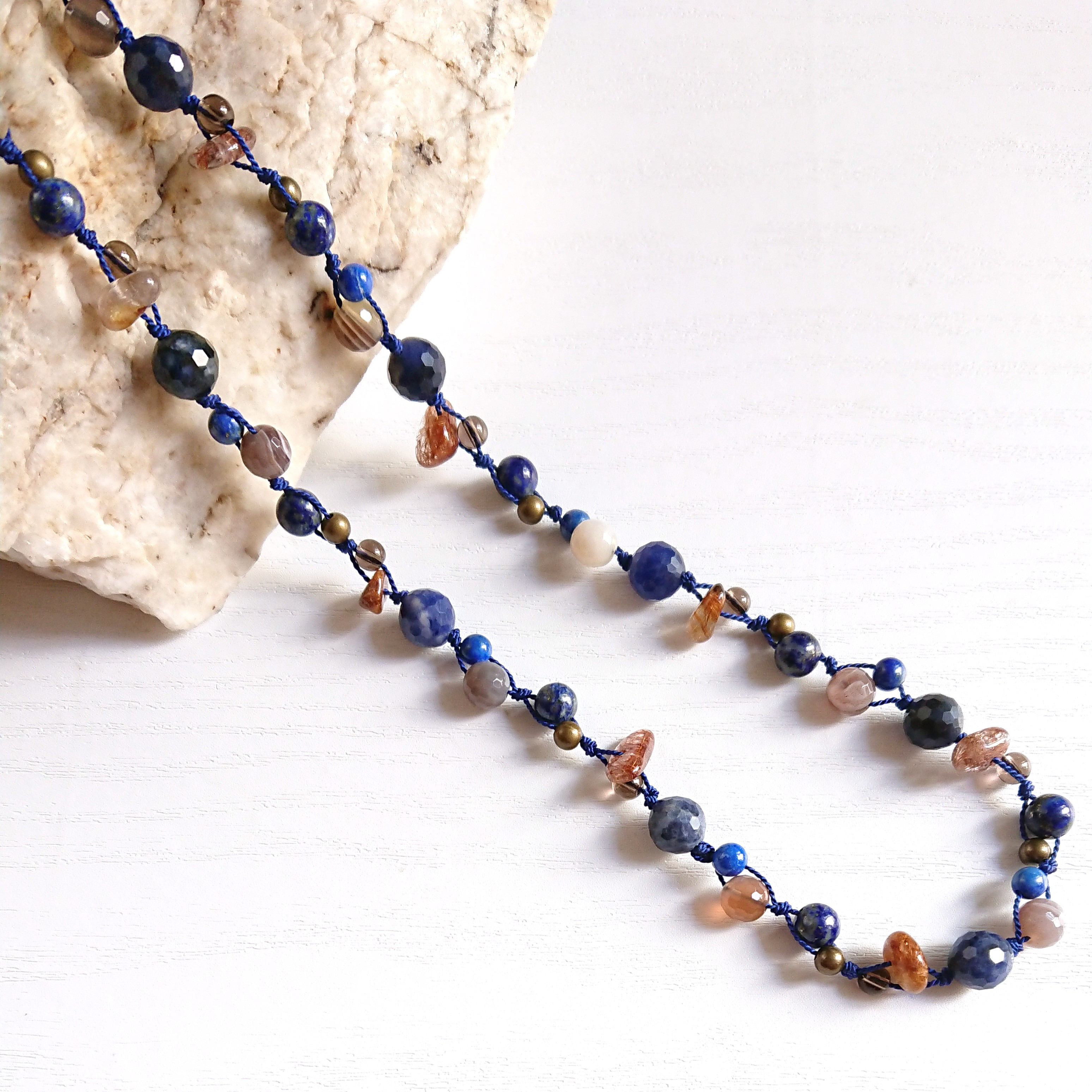 ソーダライトのエンドレスロングネックレス　Y-2014