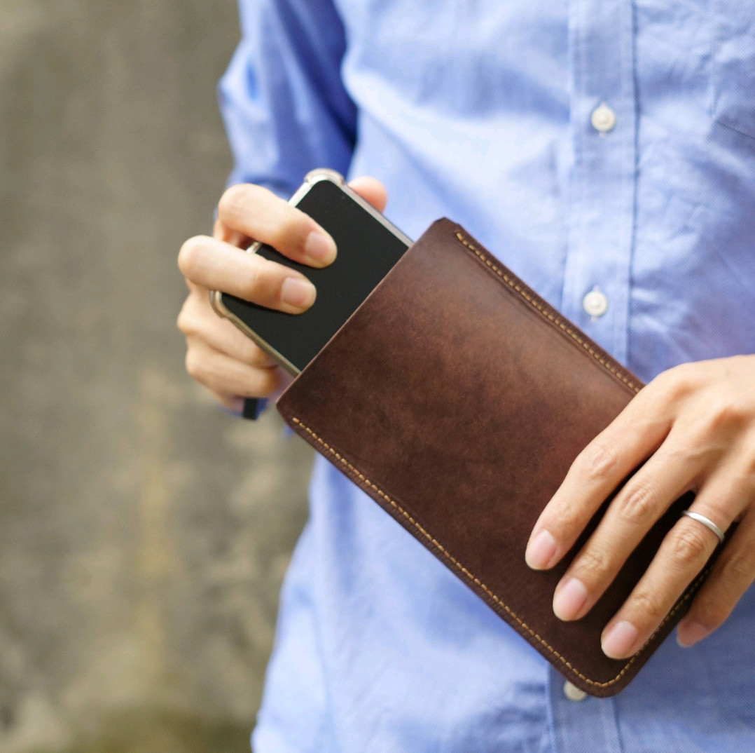 スクラッチ加工 イタリアンレザー 本革スマホスリーブケース　iphone android 各種