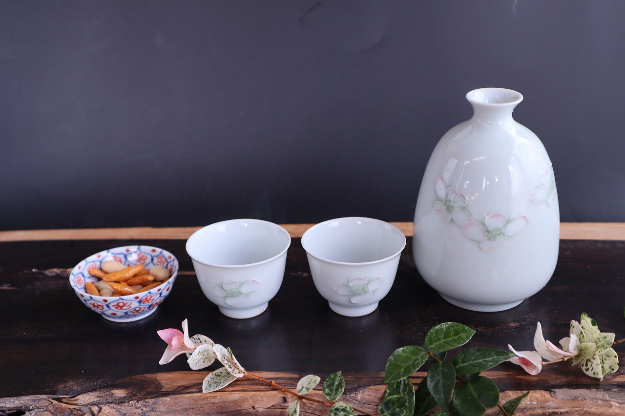 清水焼　手描きの陶器酒器セット 花水木酒器(1本と2個)－京焼・清水焼 おちょこ・ぐい呑み・徳利 陶