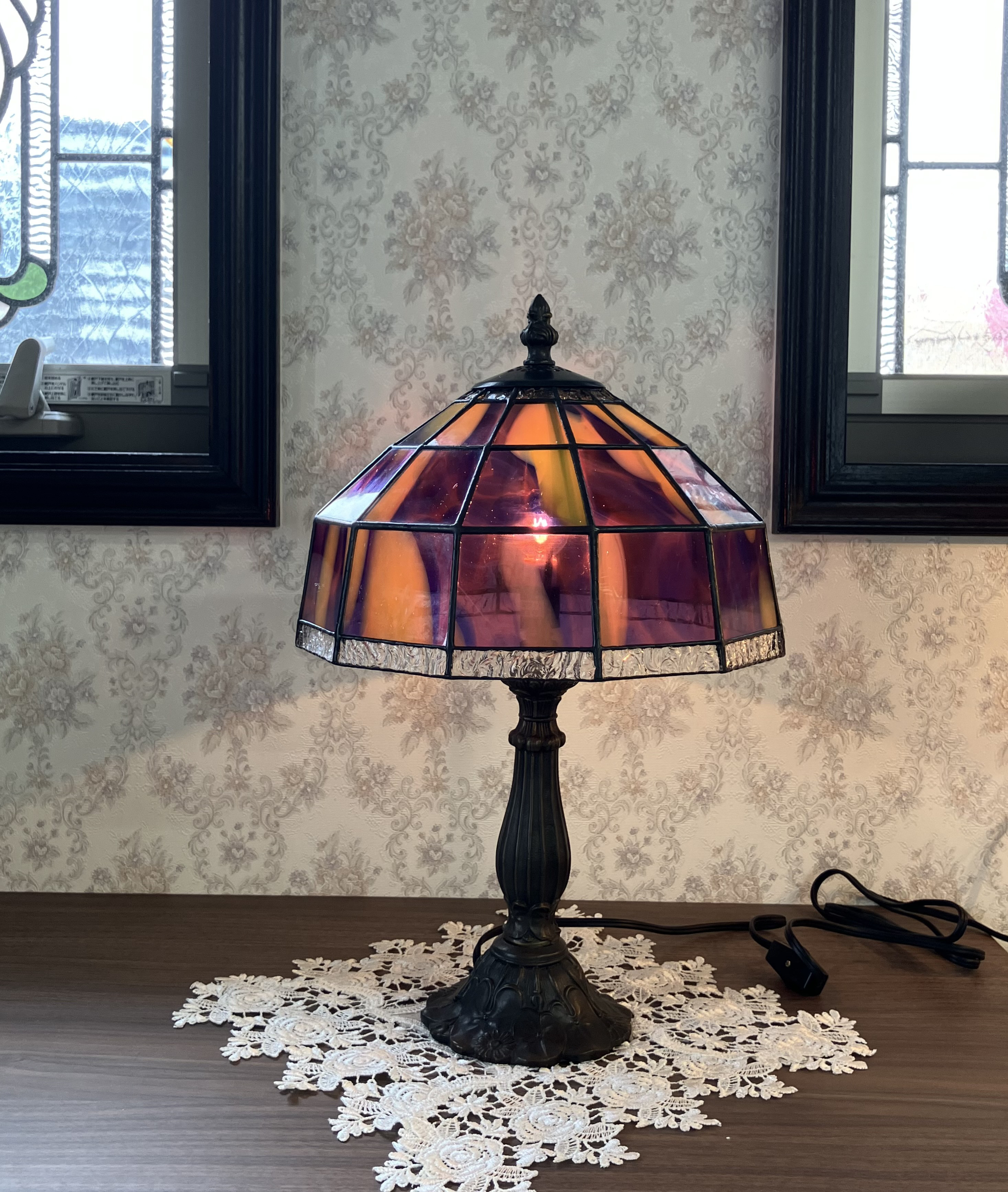 ステンドグラス☆ アンティークガラスのテーブルランプ　ハンドメイド