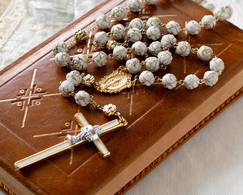 レア プラハの幼子イエズス　ロザリオ　木製ビーズ コレクタブル 骨董 セール レア プラハの幼子イエズス ロザリオ 木製ビーズ コレクタブル