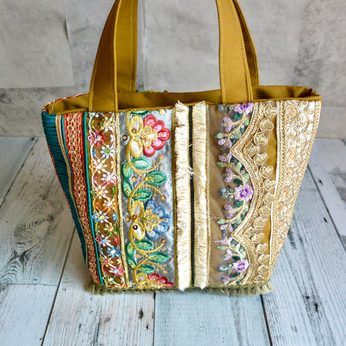 ☆n.k.d☆様専用 インド刺繍ベルベットと合皮 3roomsトートバッグ モダンで