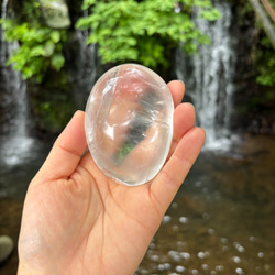 虹入り☆オプティカルカルサイト☆握り石☆大きめ☆80.2mm☆177.5g