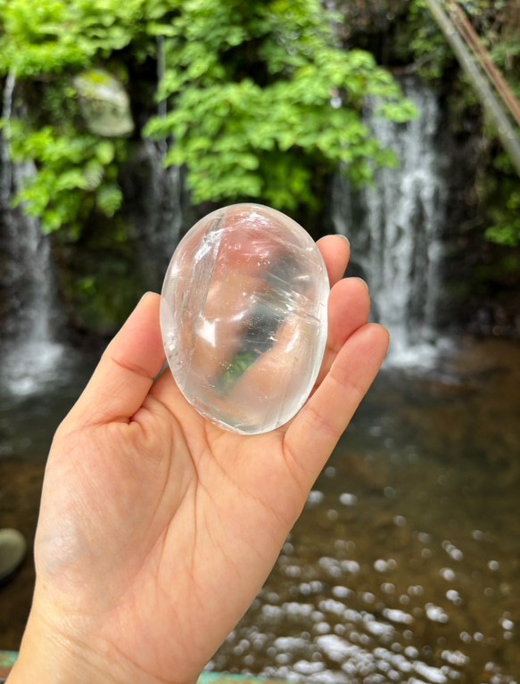 天然石虹あり　水晶の握り石　置物NO.020509 imgrc0077238049.jpg