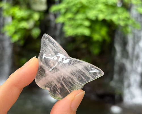 ローズクォーツバタフライ☆瀧川神社にて浄化☆51.8mm☆25.8g