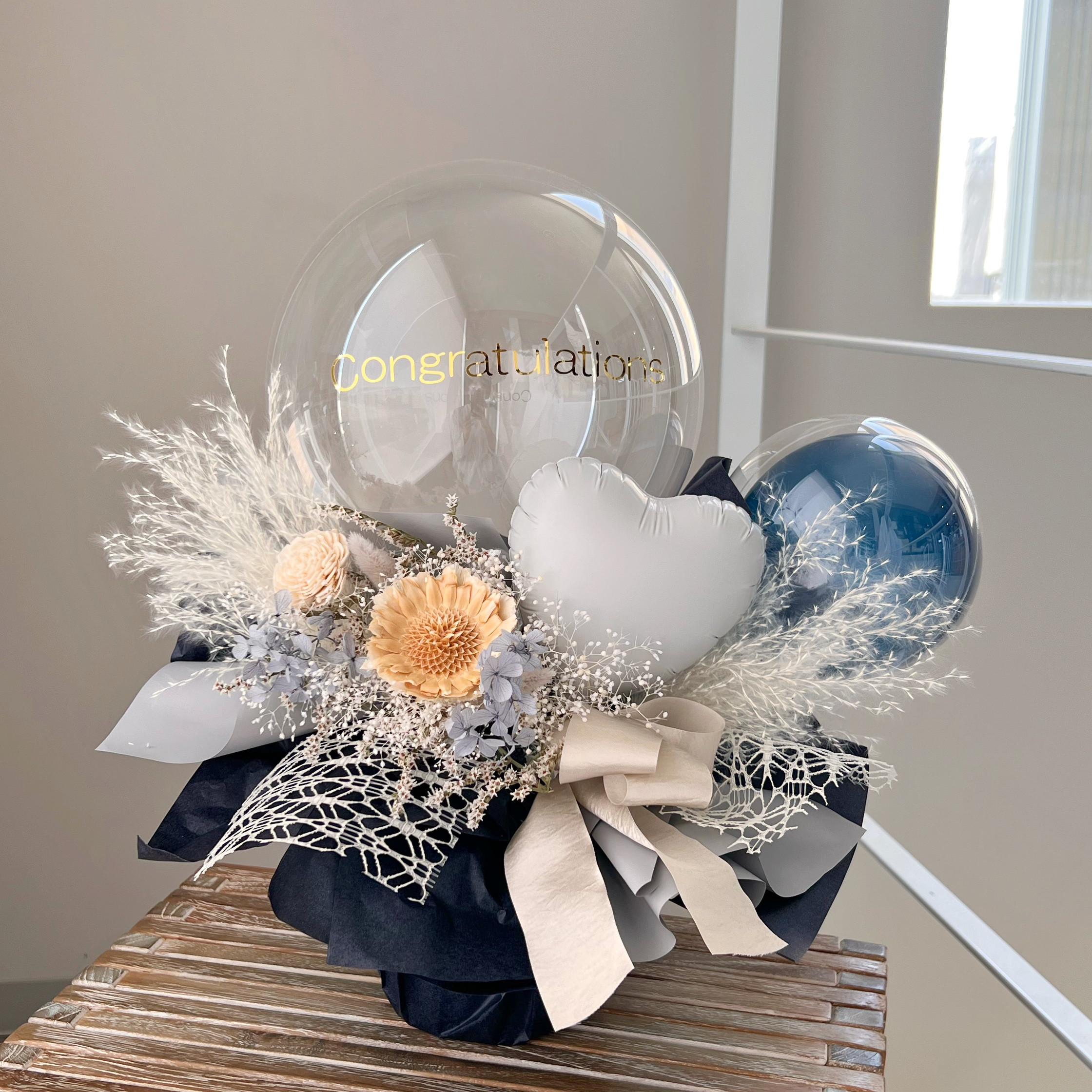 お花屋さんのバルーンフラワー　2302 ネイビー　結婚祝い　誕生日　電報　祝電　開店祝い　開院祝い　開業祝い