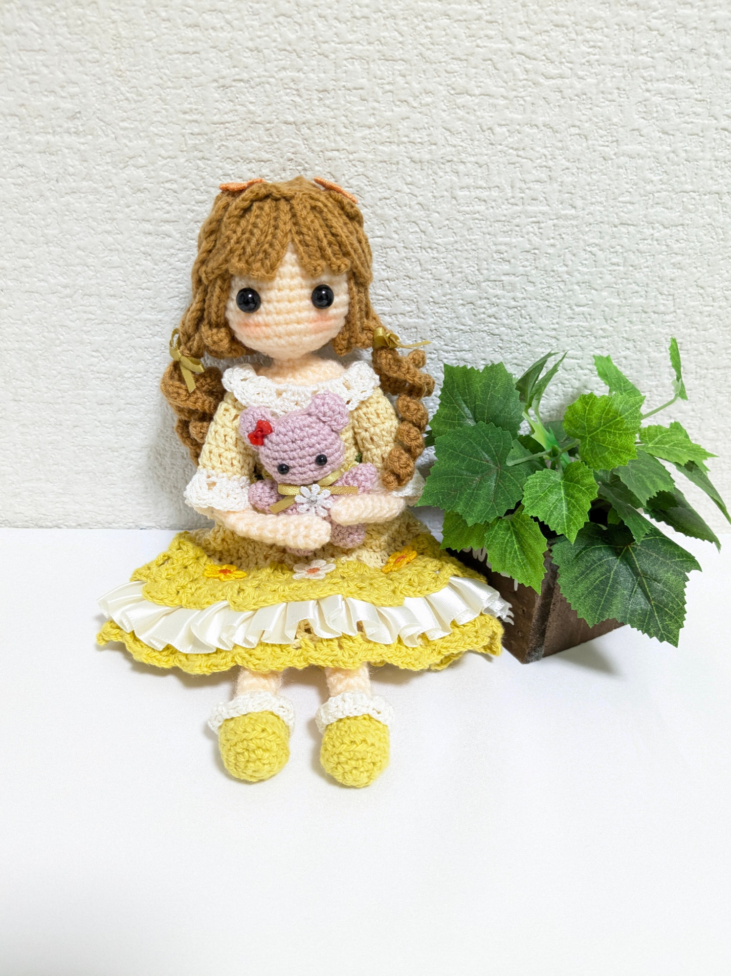 黄色いロングスカートの女の子のぬいぐるみ 黄色いロングスカートの女の子のぬいぐるみ