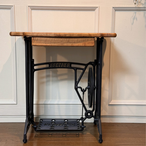 ★古いミシン脚のテーブル　木材　鉄脚　NOKYO　ミシンテーブル　作業台　カフェ 3aba6475dc08e5fd247886da36e477