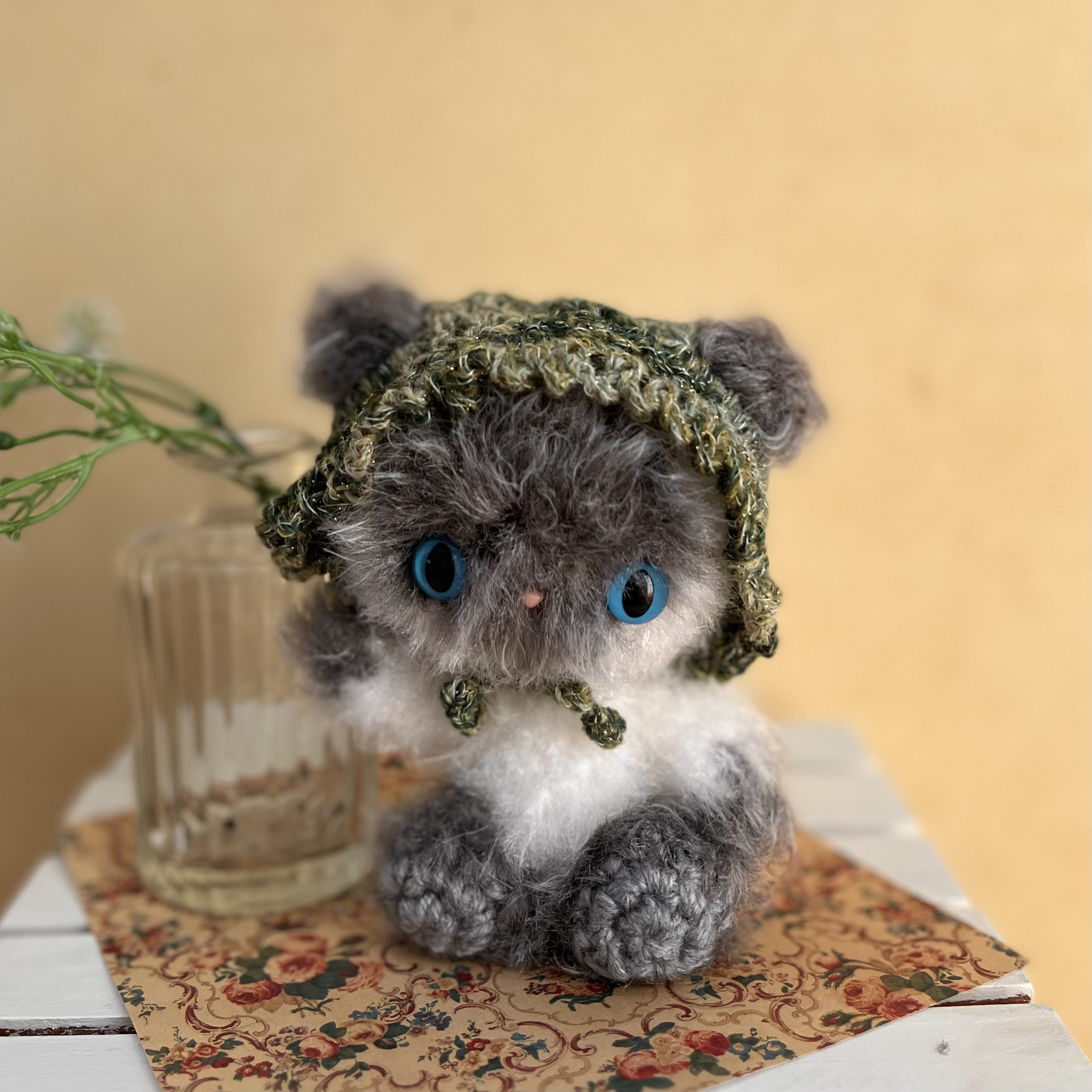 パジャマ着てる可愛い猫のあみぐるみ　もふもふ　約 ぬいぐるみ　手作り 30cm