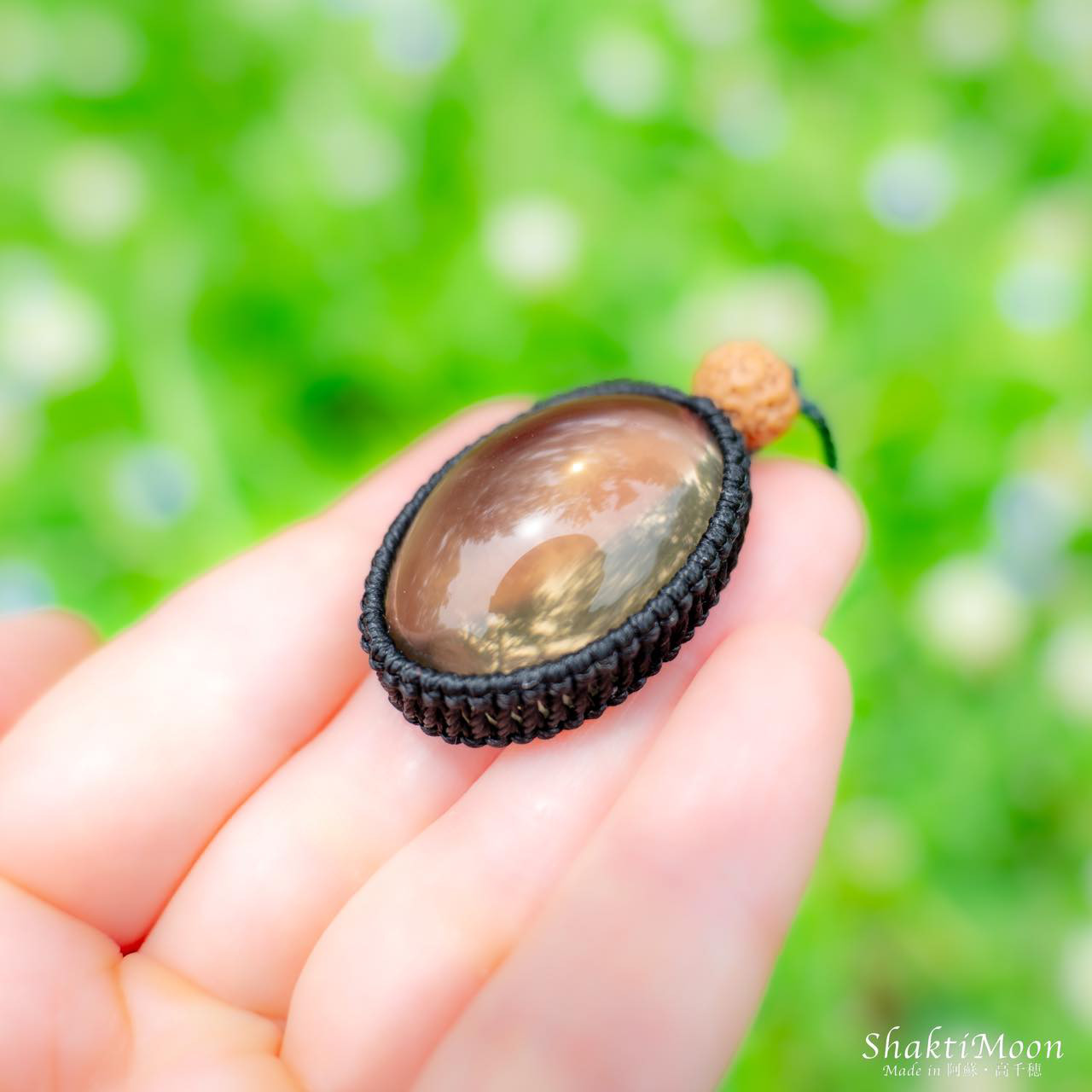 心身を安定させ、不安や恐怖、マイナスエネルギーから解放されたいあなたへ！BIG！スモーキークォーツとルドラクシャのお守り 17,360円