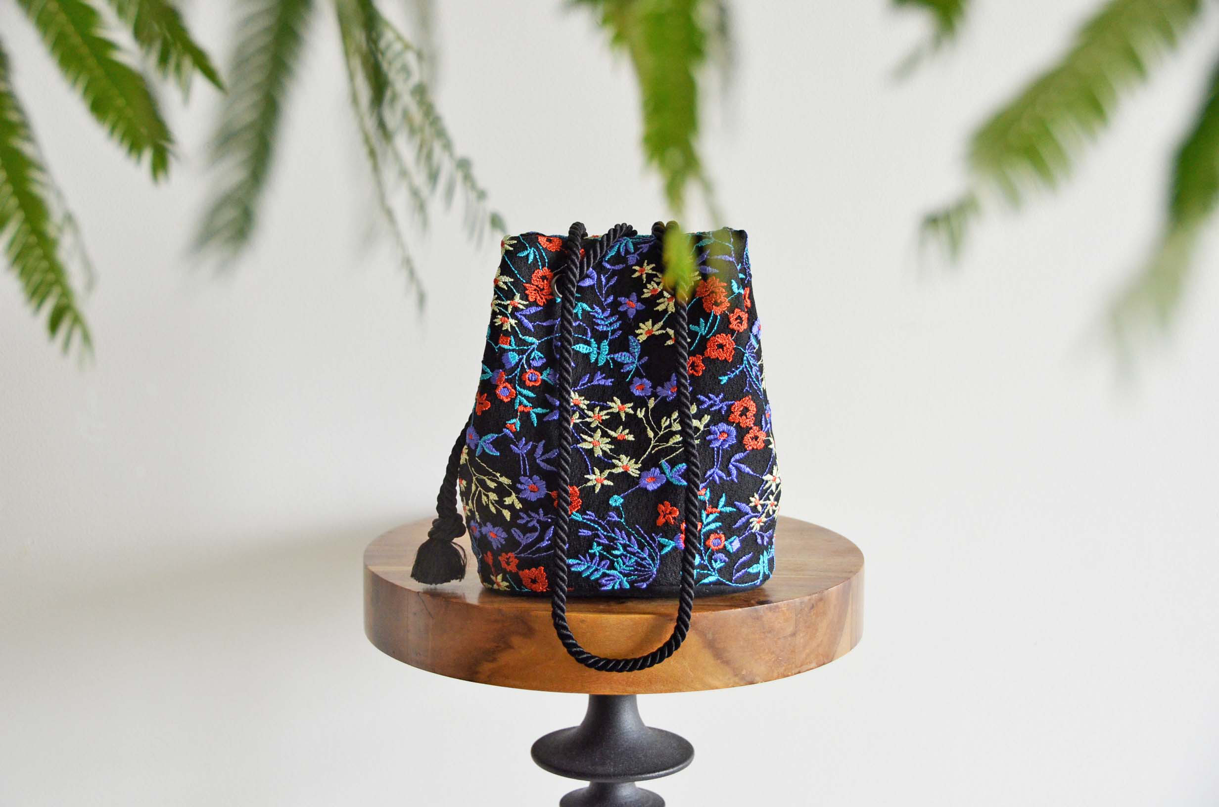 数量限定！フランス製チュールフラワーエンブロイダリー 2way ポシェットマリンバッグ　ブラックネオン　ミニショルダー