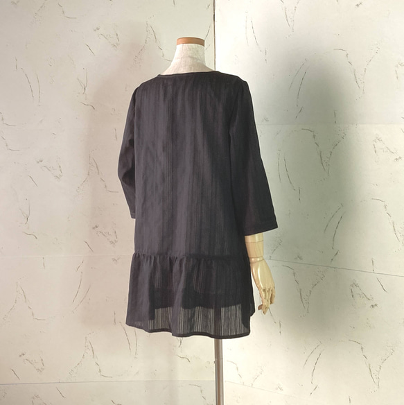 ブラックからみ織りドビー　七分袖ローウエスト・ペプラムロングブラウス　11号　着丈80 5枚目の画像