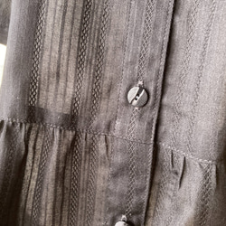 ブラックからみ織りドビー　七分袖ローウエスト・ペプラムロングブラウス　11号　着丈80 8枚目の画像