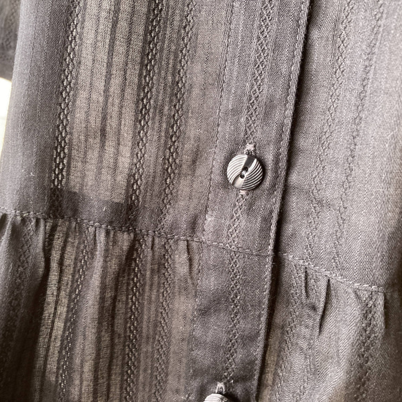 ブラックからみ織りドビー　七分袖ローウエスト・ペプラムロングブラウス　11号　着丈80 8枚目の画像