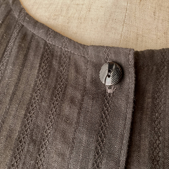 ブラックからみ織りドビー　七分袖ローウエスト・ペプラムロングブラウス　11号　着丈80 6枚目の画像