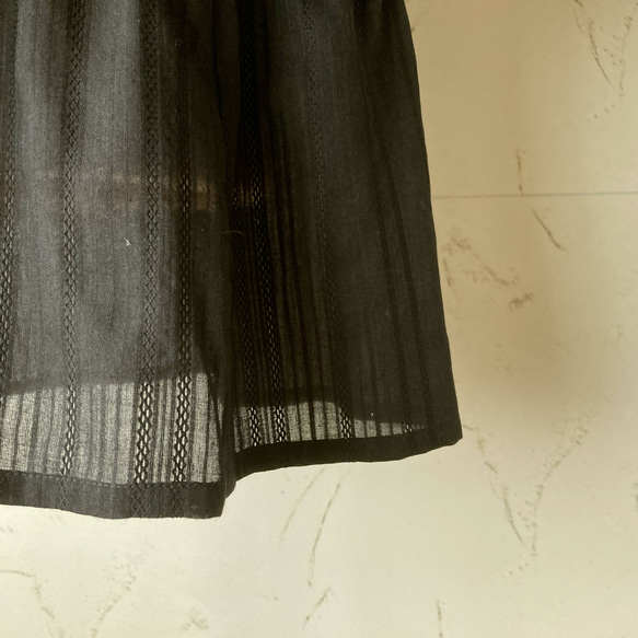 ブラックからみ織りドビー　七分袖ローウエスト・ペプラムロングブラウス　11号　着丈80 10枚目の画像