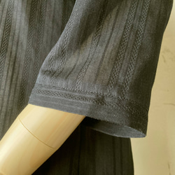 ブラックからみ織りドビー　七分袖ローウエスト・ペプラムロングブラウス　11号　着丈80 9枚目の画像