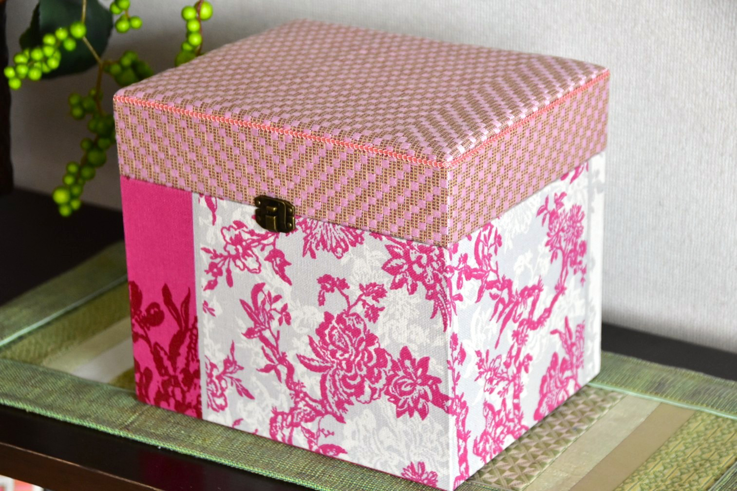 【カルトナージュ】フランス「THEVENON」社の「マリー・アントワネット使用　フリーボックス　ピンク