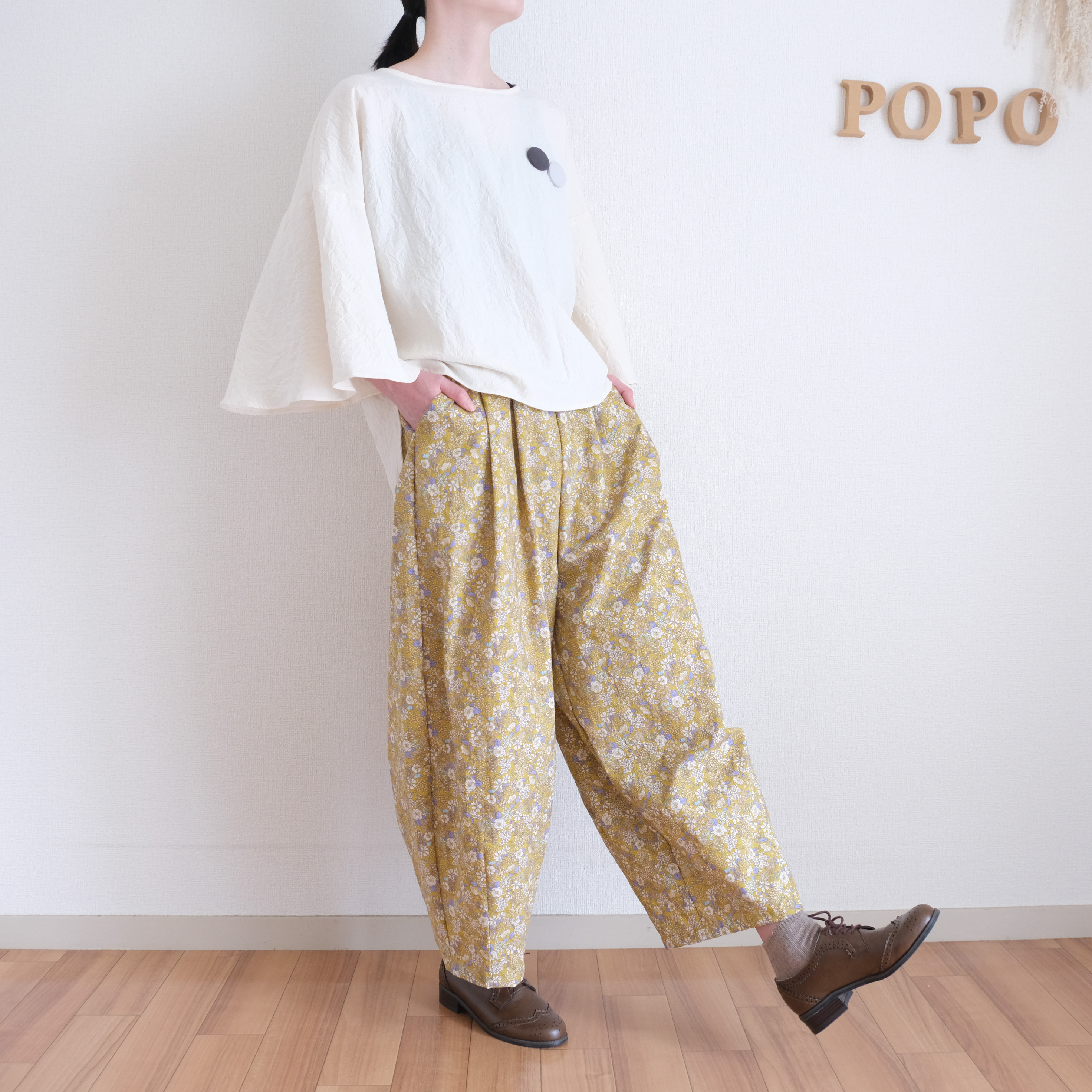 秋色くすみイエローのボタニカルコクーンワイドパンツ コットン 花柄 ゆったり ウエストゴム