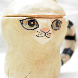 ベージュ猫のマグカップ　蓋つき　ねこ　個性的なニャンコカップ・小物入れ・器　手作り陶芸　陶器　ネコ 12枚目の画像