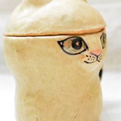 ベージュ猫のマグカップ　蓋つき　ねこ　個性的なニャンコカップ・小物入れ・器　手作り陶芸　陶器　ネコ 11枚目の画像