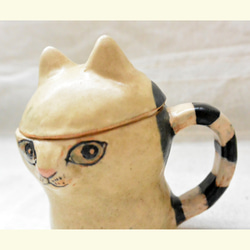 ベージュ猫のマグカップ　蓋つき　ねこ　個性的なニャンコカップ・小物入れ・器　手作り陶芸　陶器　ネコ 4枚目の画像