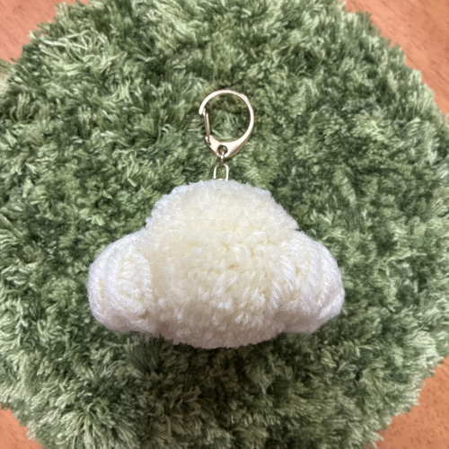 うるうるおめめのトイプードル ポンポン毛糸キーホルダー＊オフ