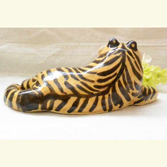 リラックス・寝そべりトラ　特大　置物　野生ネコ　大型猫科　タイガー　虎　手作り陶芸　陶器の置物　干支・寅　ねこ 11枚目の画像