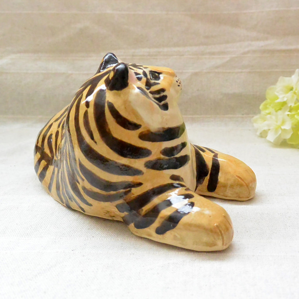 リラックス・寝そべりトラ　特大　置物　野生ネコ　大型猫科　タイガー　虎　手作り陶芸　陶器の置物　干支・寅　ねこ 12枚目の画像