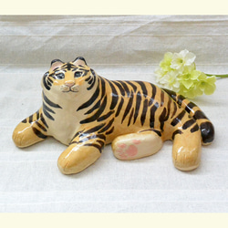リラックス・寝そべりトラ　特大　置物　野生ネコ　大型猫科　タイガー　虎　手作り陶芸　陶器の置物　干支・寅　ねこ 3枚目の画像