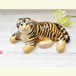 リラックス・寝そべりトラ　特大　置物　野生ネコ　大型猫科　タイガー　虎　手作り陶芸　陶器の置物　干支・寅　ねこ 19枚目の画像