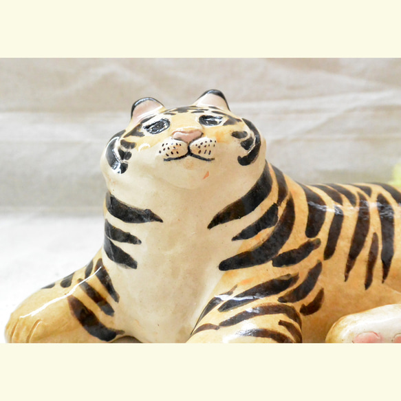 リラックス・寝そべりトラ　特大　置物　野生ネコ　大型猫科　タイガー　虎　手作り陶芸　陶器の置物　干支・寅　ねこ 14枚目の画像