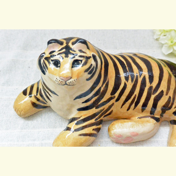 リラックス・寝そべりトラ　特大　置物　野生ネコ　大型猫科　タイガー　虎　手作り陶芸　陶器の置物　干支・寅　ねこ 13枚目の画像