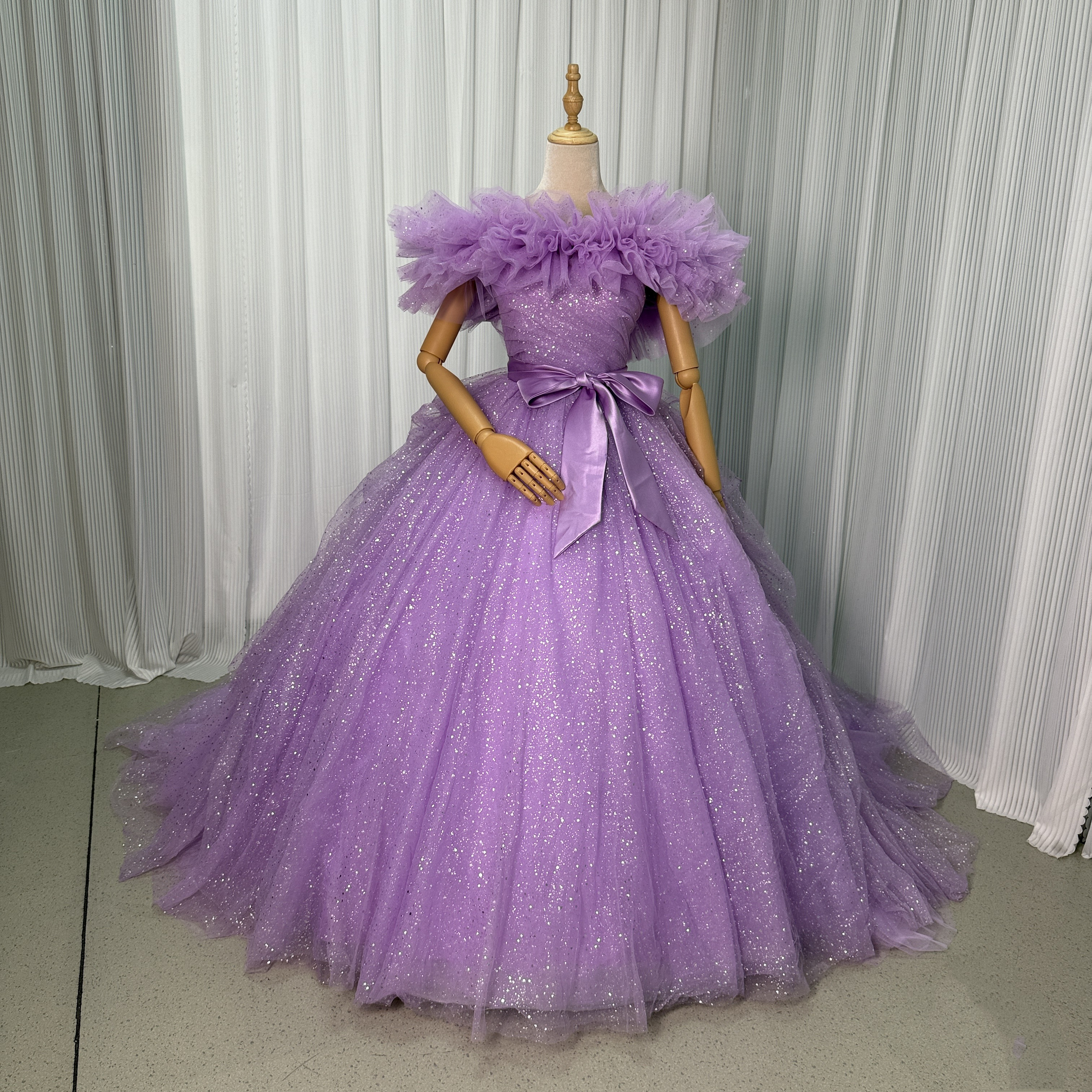 送料無料！カラードレス パープル 取り外しオフショルダー サッシュベルト ブライダル ラッフルフリル