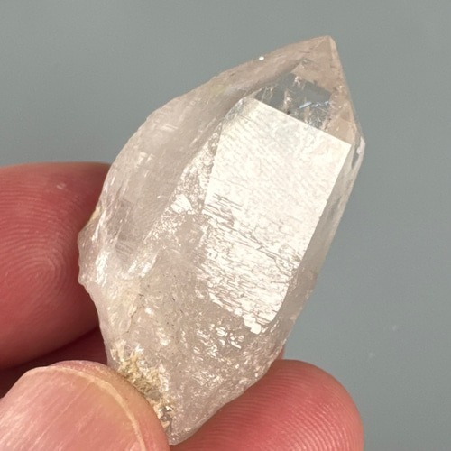 ガネーシュヒマール産 ヒマラヤ水晶 39ミリ 原石ポイント tu2437