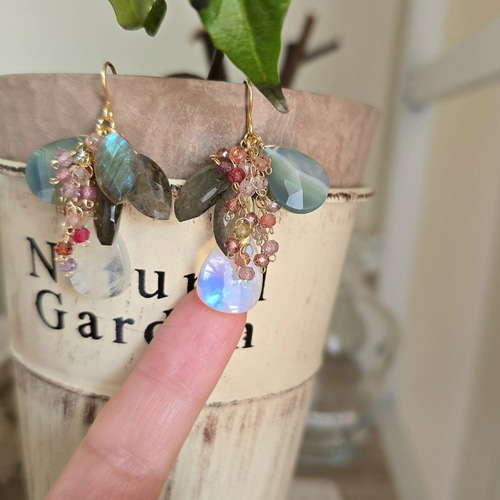 14kgf 天然石 ブルームーンストーン&ラブラドライトのピアス【GSPi58