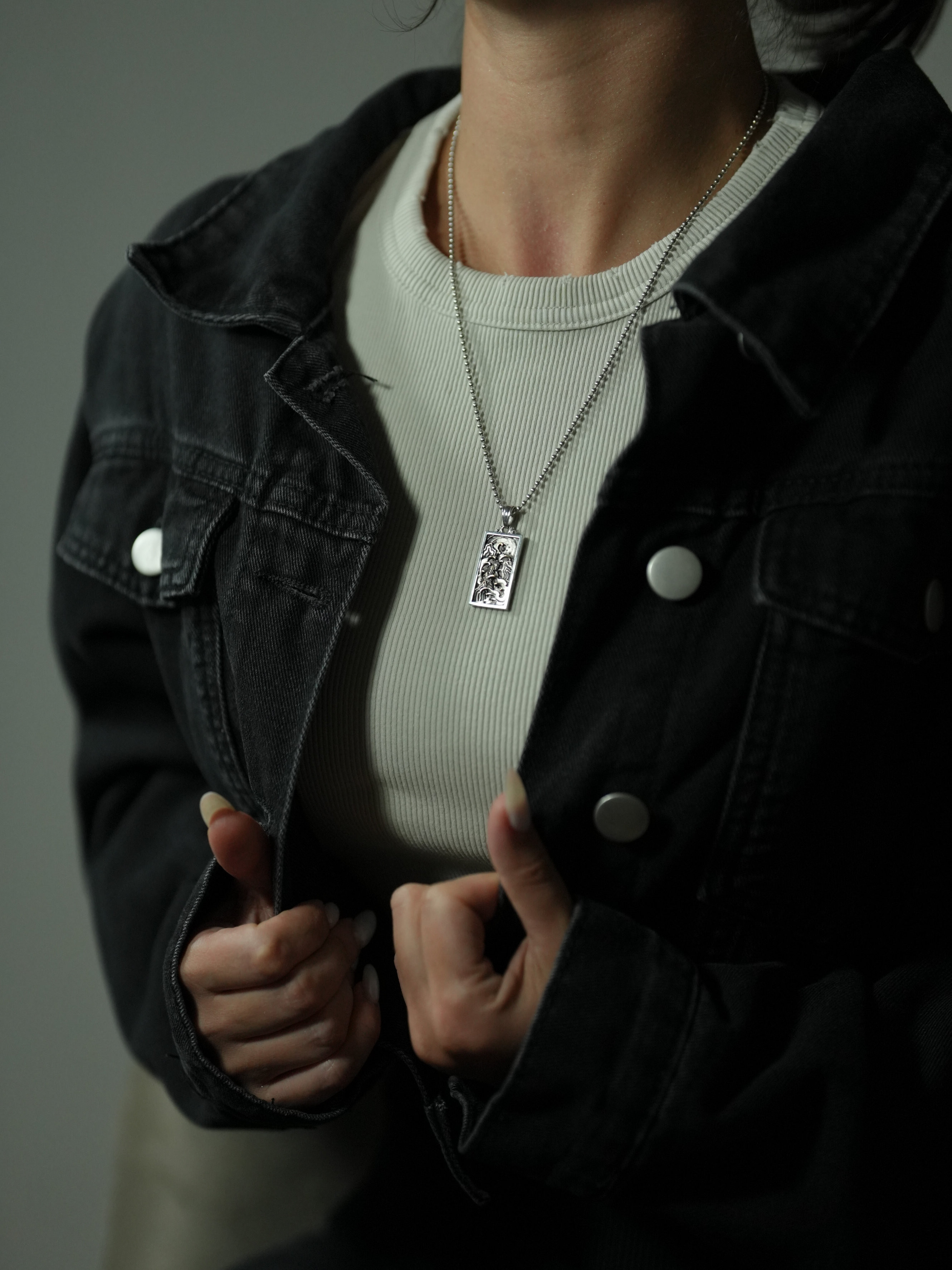 ハンドメイドのシルバーペンダント Eshi (絵師)。Koi（鯉）。