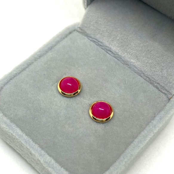 117【フューシャピンクカルセドニー】天然石カボションピアス＊6mm 4枚目の画像