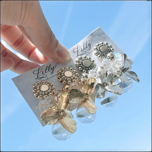 水入りガラスドーム/大ぶりピアス/ビーズ刺繍/ゴールド/花/揺れる