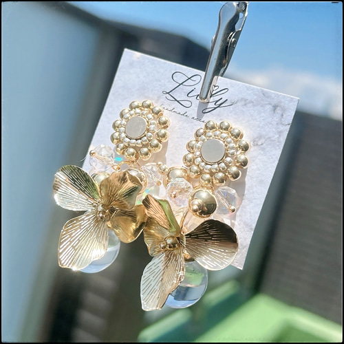 水入りガラスドーム/大ぶりピアス/ビーズ刺繍/ゴールド/花/揺れる