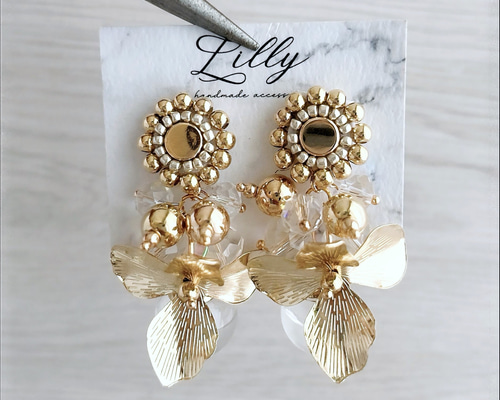 水入りガラスドーム/大ぶりピアス/ビーズ刺繍/ゴールド/花/揺れる